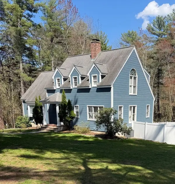 31 Webb St, Middleton, MA 01949