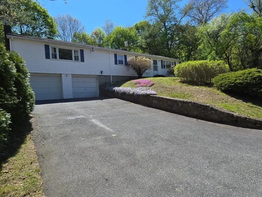 12 Charles St, Douglas, MA 01516 - #3