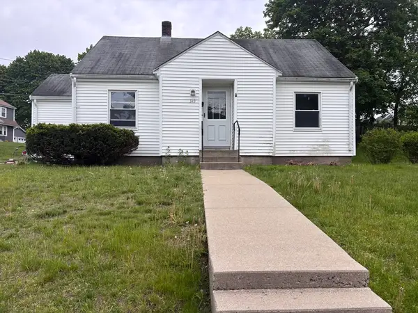 349 Oak St, Clinton, MA 01510