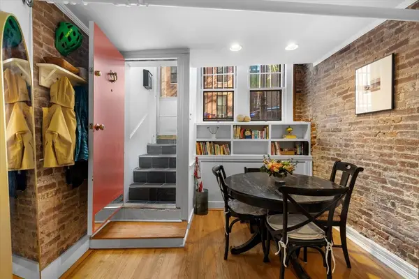 76 Phillips St #A, Boston, MA 02114