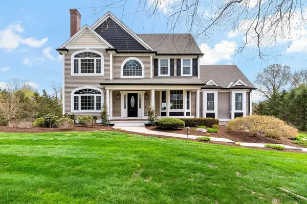 9 Round Farm Rd, Rehoboth, MA 02769