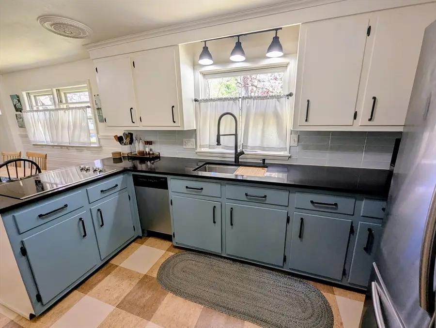 12 Pine St, Franklin, MA 02038 - #2