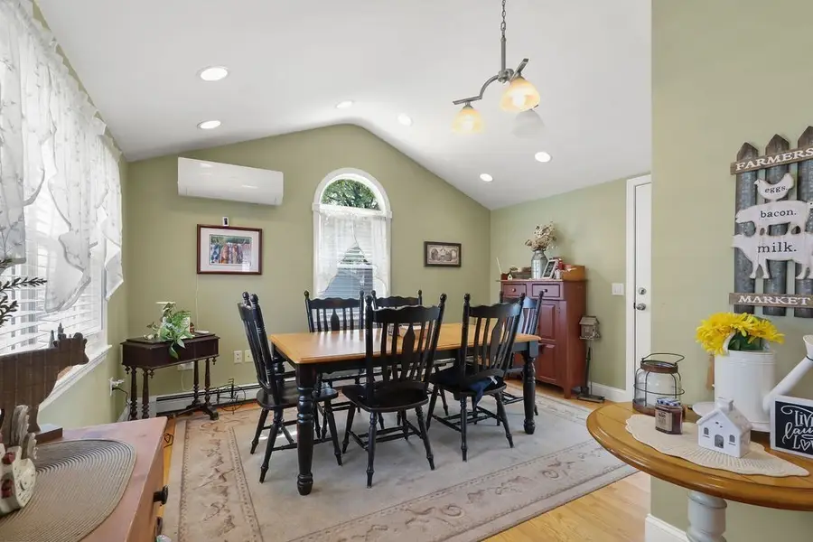 34 Harbeck St, Acushnet, MA 02743 - #3