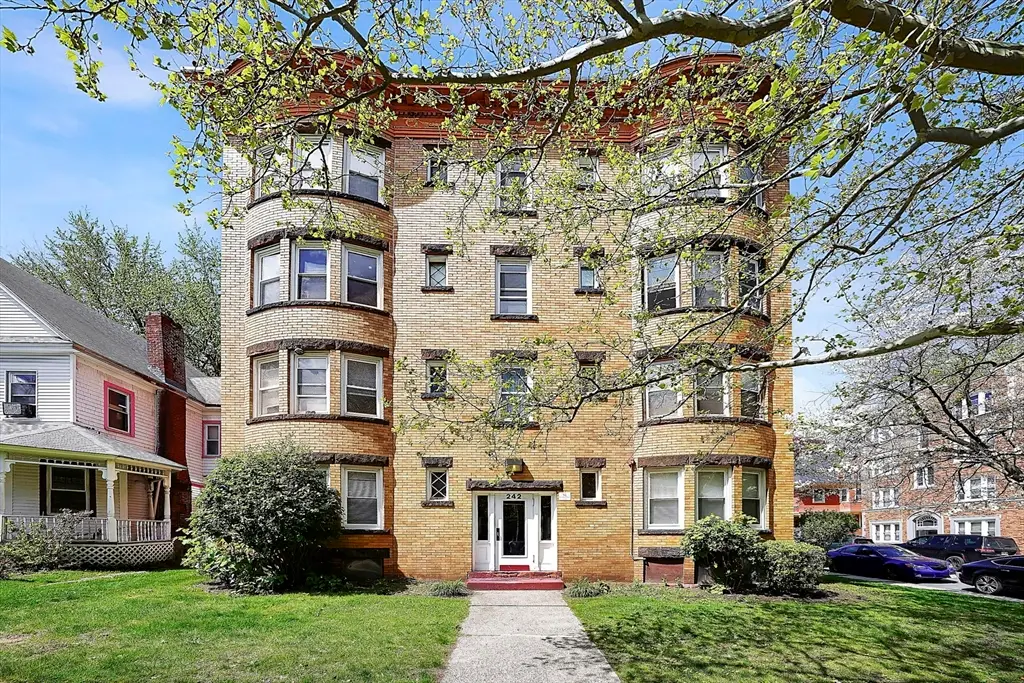 242 Fort Pleasant Ave, Springfield, MA 01108 - #1