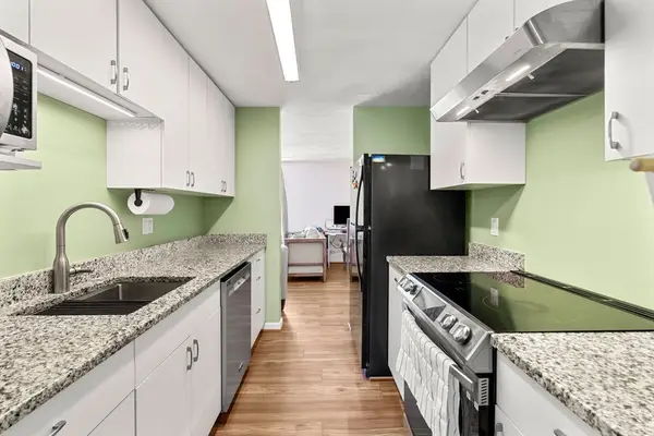 147 Patrick Rd #147, Tewksbury, MA 01876