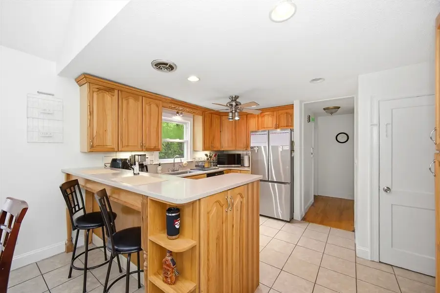 616 Cooley St, Springfield, MA 01128 - #2
