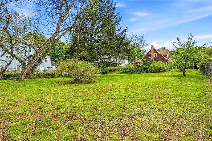 152 Manchester St, Leominster, MA 01453 - #3