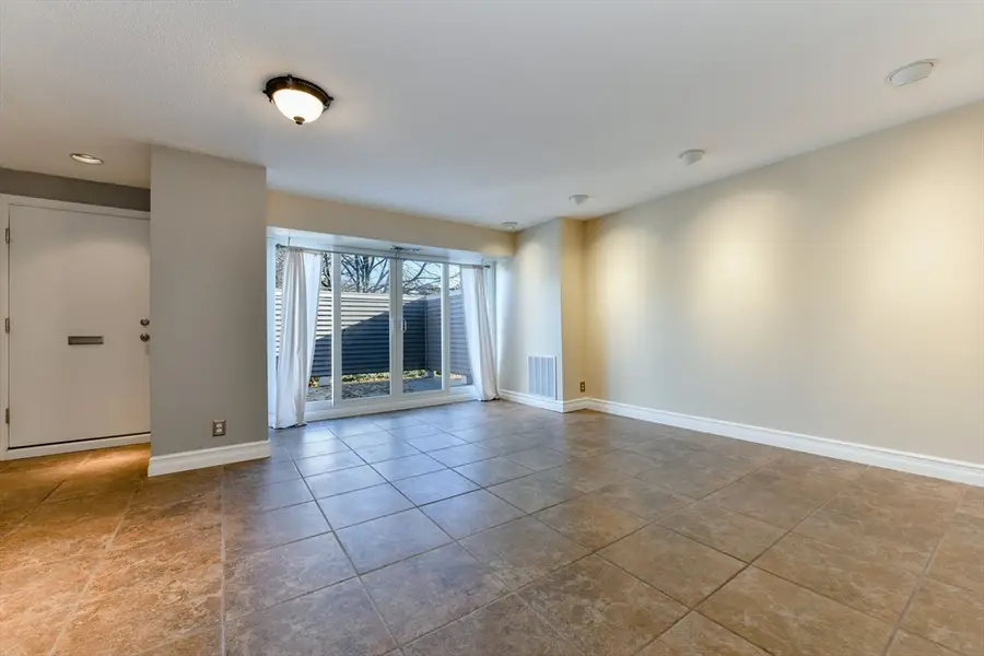 4 Fresh Pond Pl, Cambridge, MA 02138 - #3