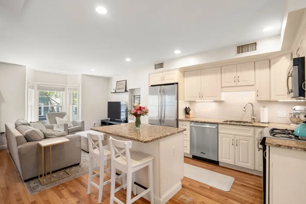 314 W 4th St #3, Boston, MA 02127 - #1