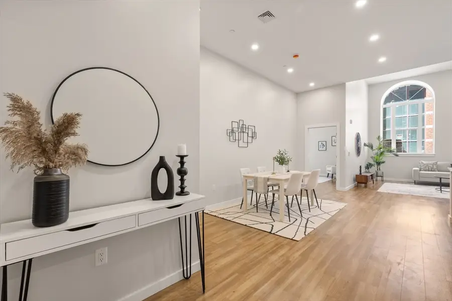 22 Elm St #302, Worcester, MA 01608 - #2
