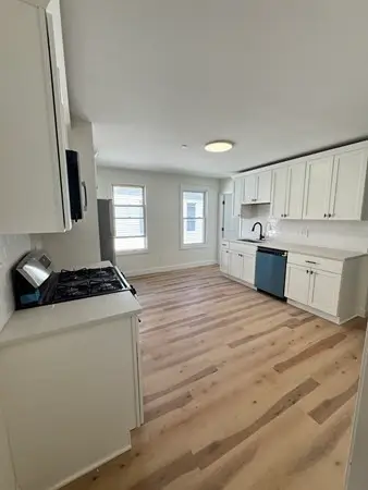 605 Millbury St, Worcester, MA 01604 - #3
