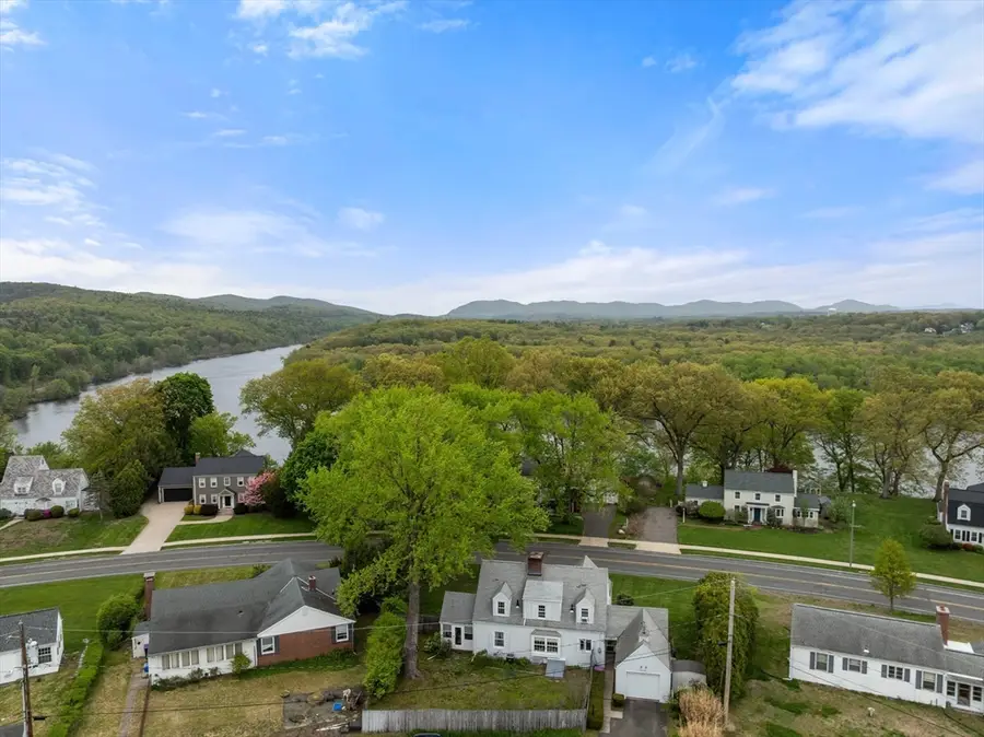 39 Pleasant St, Holyoke, MA 01040 - #2