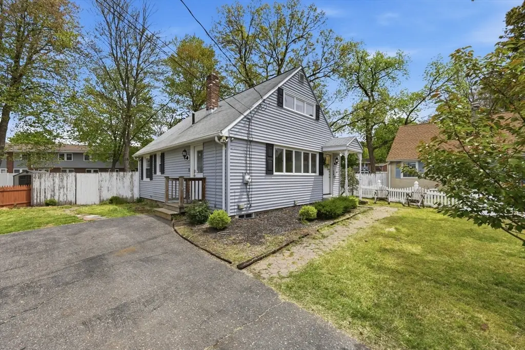 49 Canterbury Rd, Springfield, MA 01118 - #1