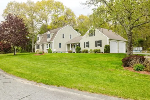 13 Bow Dr, Acushnet, MA 02743