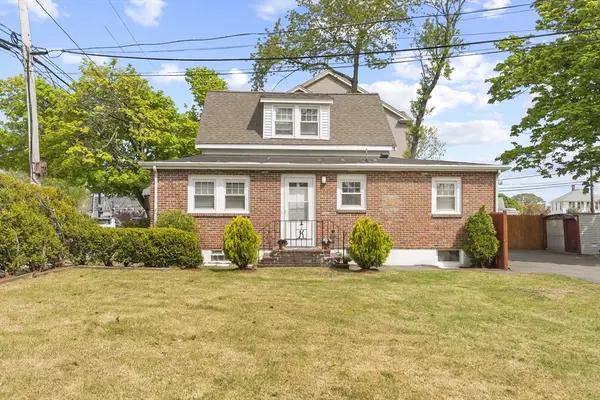 14 Palmer St, Quincy, MA 02169