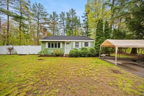 9 Green St, Foxboro, MA 02035