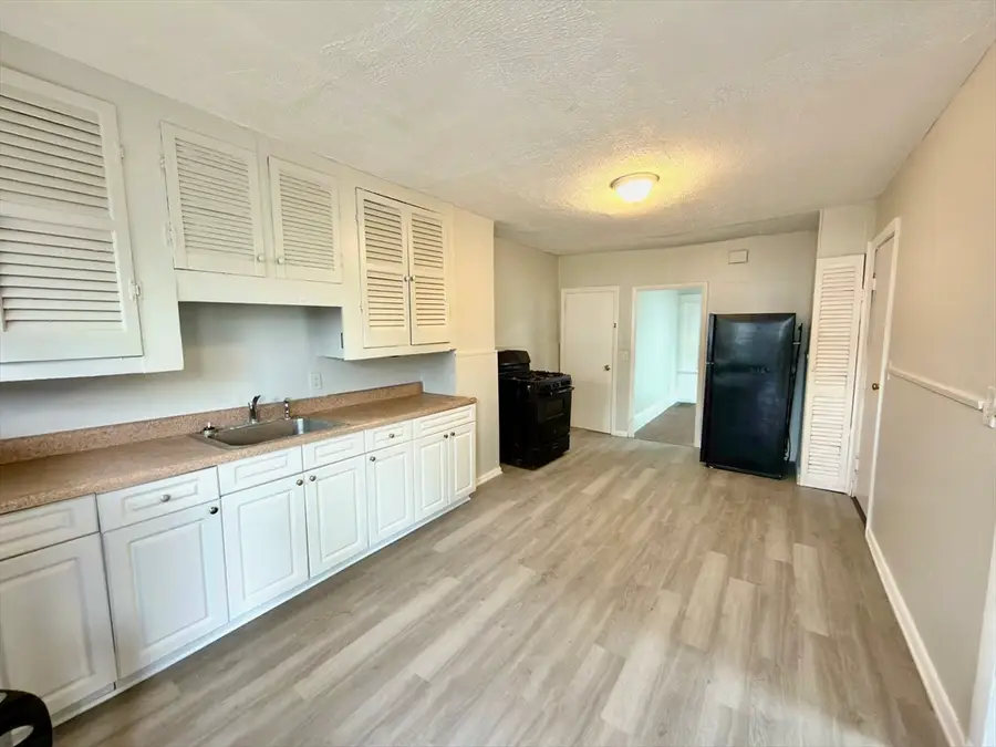 27 Loring St, Springfield, MA 01105 - #2
