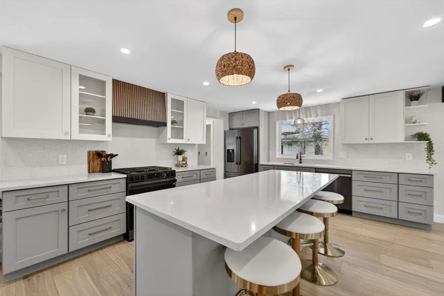 8 Topeka Rd, Chelmsford, MA 01824 - #2