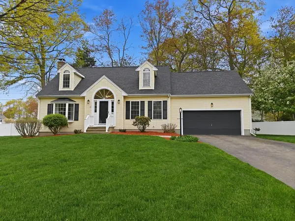 35 Buena Vista Dr, Attleboro, MA 02703