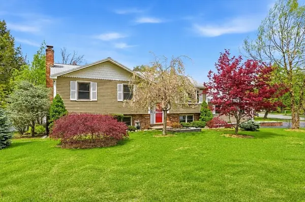 2 Sandspur Ln, North Reading, MA 01864