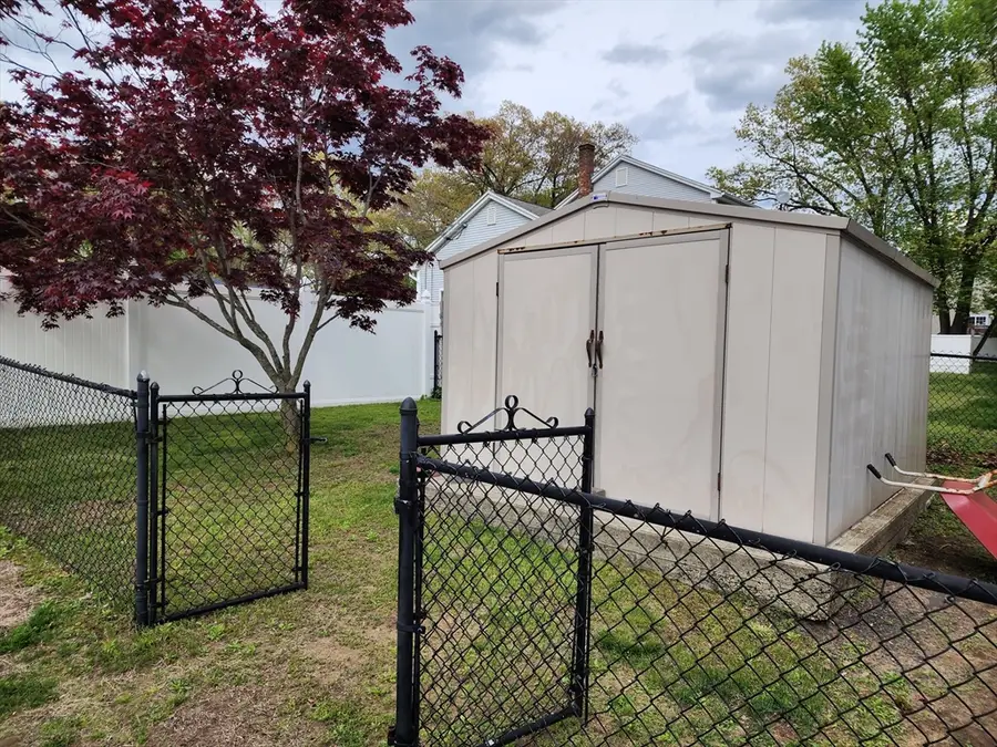 33 Guerin St, Chicopee, MA 01020 - #3