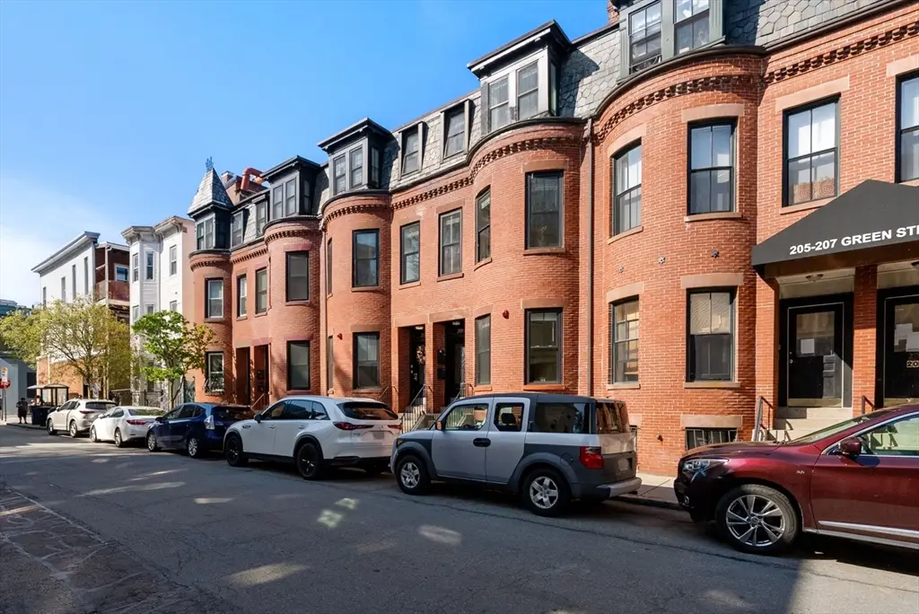 209 Green St, Cambridge, MA 02139 - #1