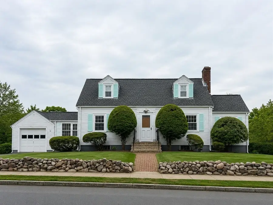 63 Oak St, Stoneham, MA 02180 - #2