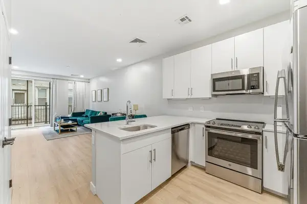 157 Chestnut St #203, Chelsea, MA 02150