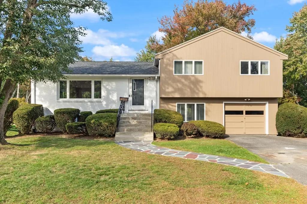 19 Selwyn Rd, Newton, MA 02461 - #1