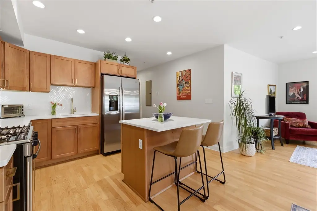 135 Willow Ave #4, Somerville, MA 02144 - #1