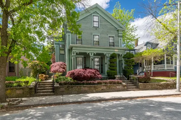 12 Crown St., Worcester, MA 01609
