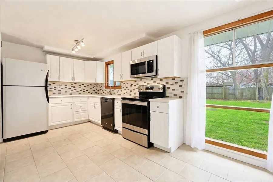 39 Marion St, Holbrook, MA 02343 - #2