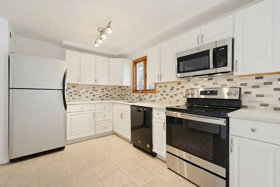 39 Marion St, Holbrook, MA 02343 - #3