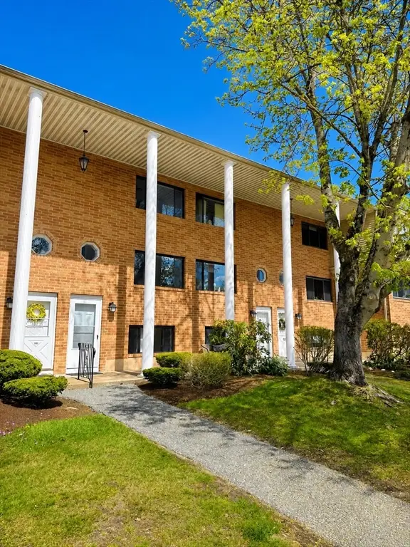 200 Farrwood Dr #200, Haverhill, MA 01835