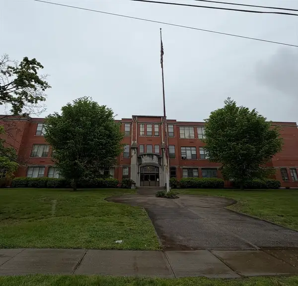 90 Mckinstry Ave #303, Chicopee, MA 01013