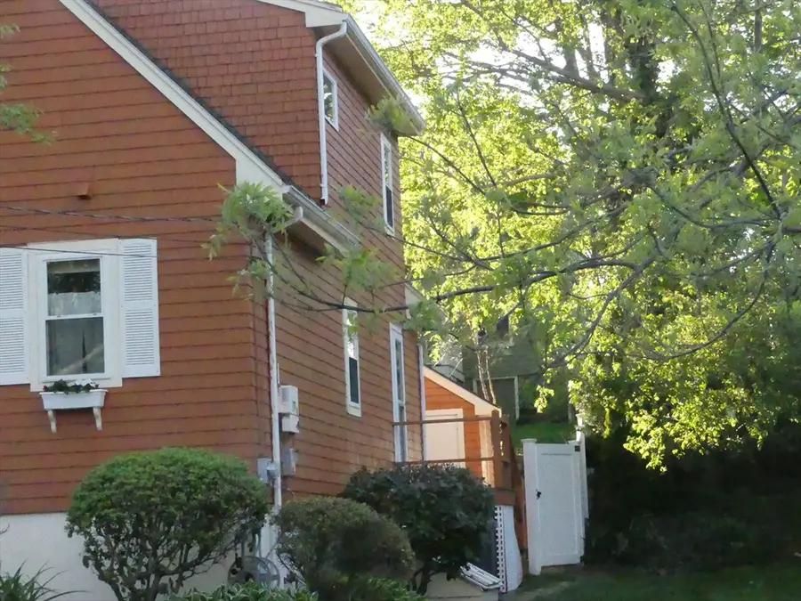 14 Lawrence St, Beverly, MA 01915 - #3