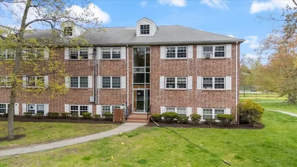 39 Farrwood Ave #1, North Andover, MA 01845
