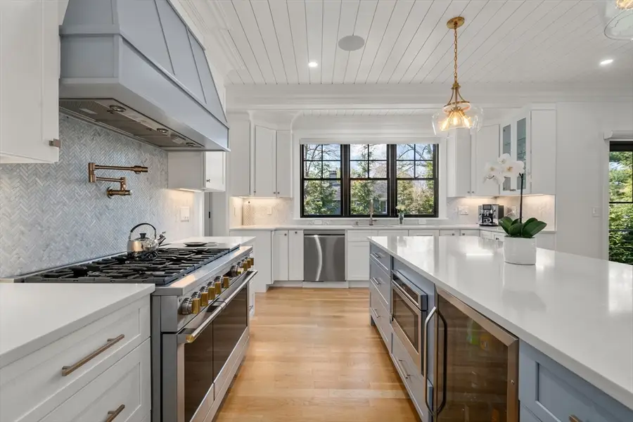 7 Massasoit Street, Wellesley, MA 02481 - #3