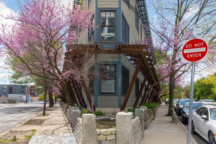 432 Norfolk St #2F, Somerville, MA 02143 - #2