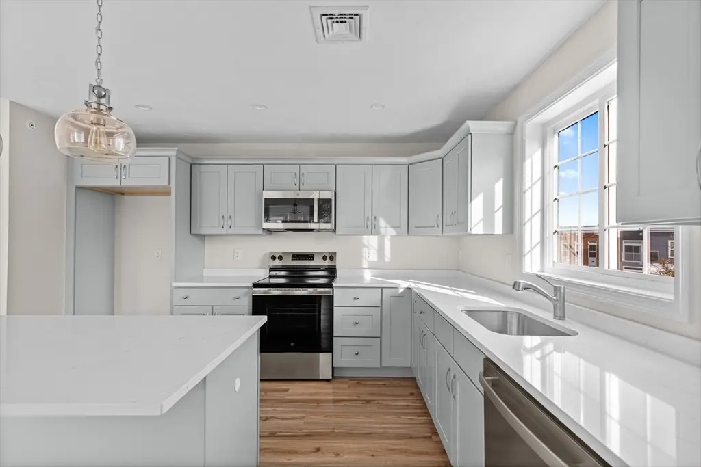 393-5 Court St #5, Plymouth, MA 02360 - #1