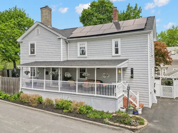 9 Elm Ct, Andover, MA 01810