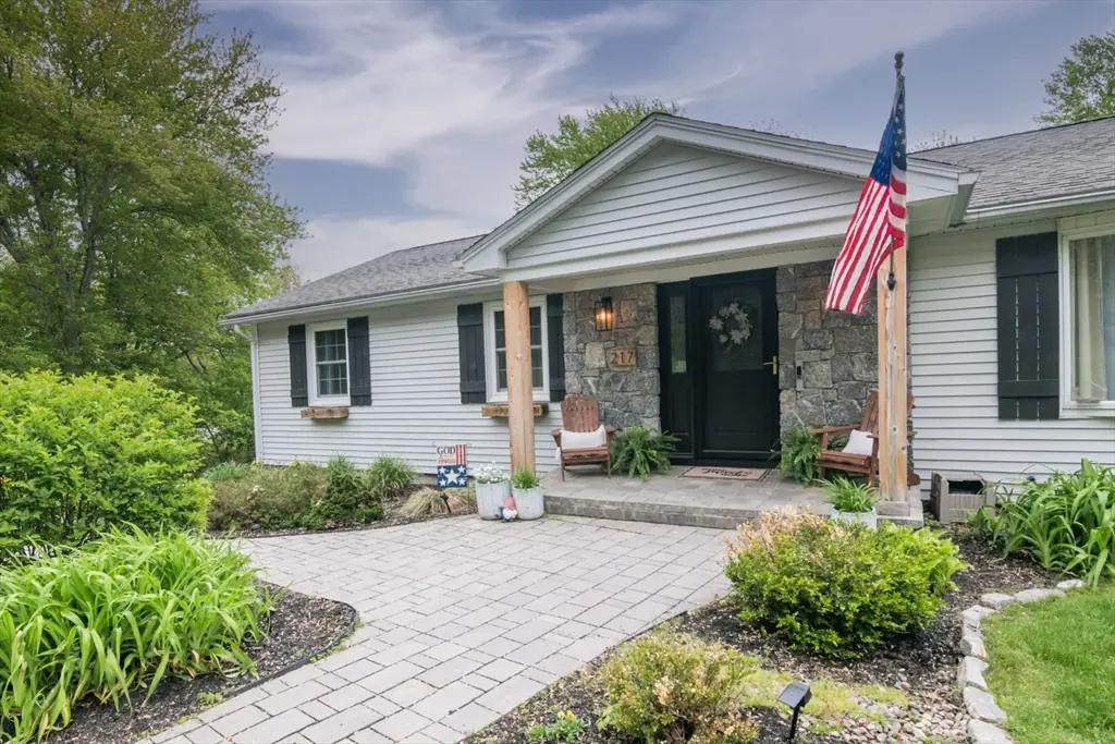 217 Pleasant St, East Longmeadow, MA 01028 - #1