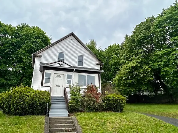 3 Gloucester Rd, Worcester, MA 01607