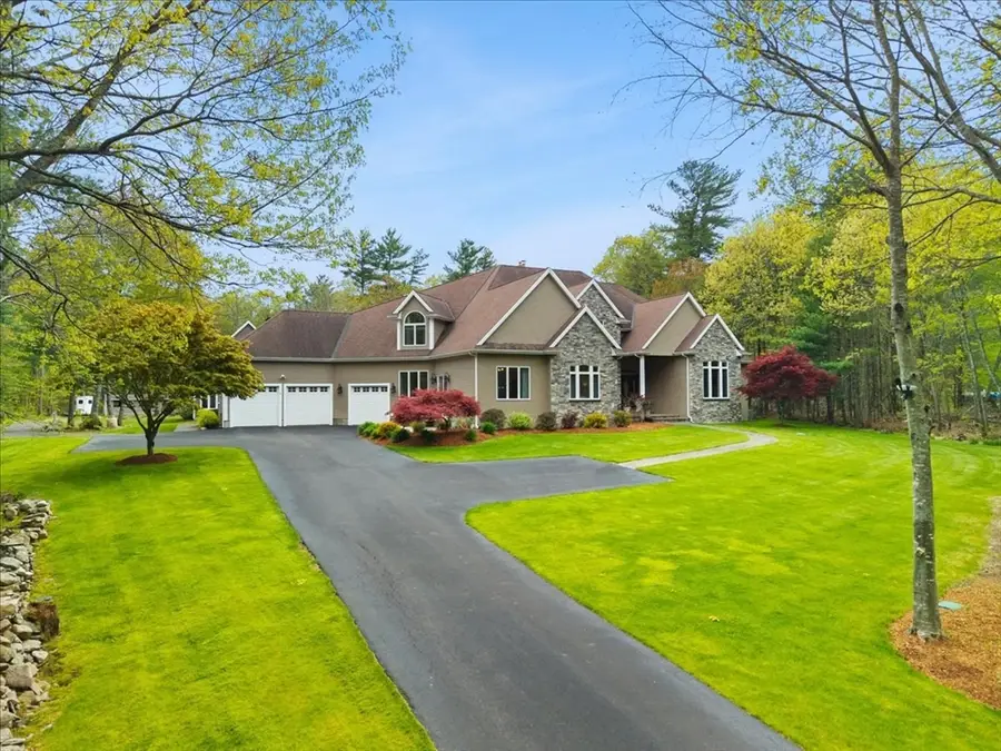 4 Alberta Ln, Lakeville, MA 02347 - #2