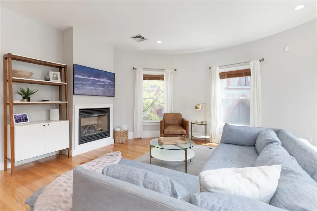52 Warren #3, Boston, MA 02129 - #1