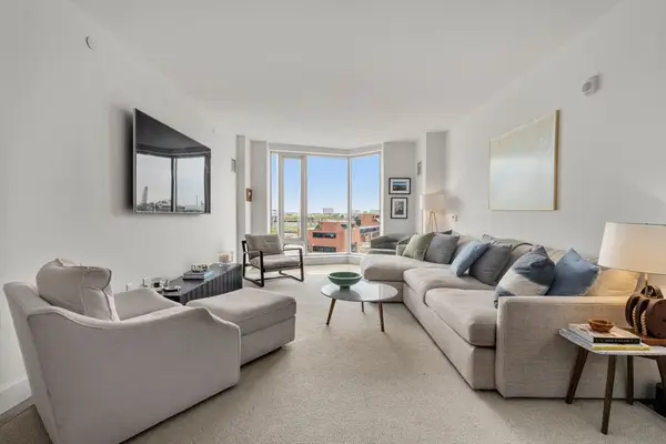 100 Lovejoy Wharf #7J, Boston, MA 02114