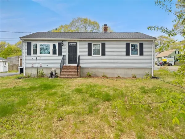 17 E Boundary Rd, Pembroke, MA 02359