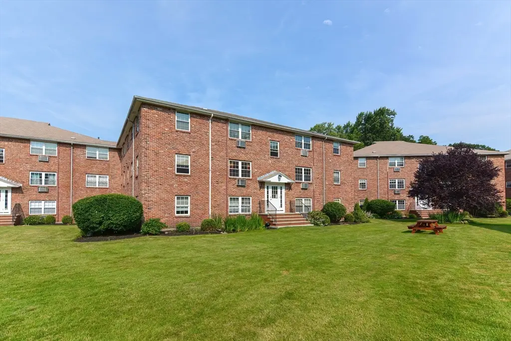 4 Colonial Village Dr #9, Arlington, MA 02474 - #1