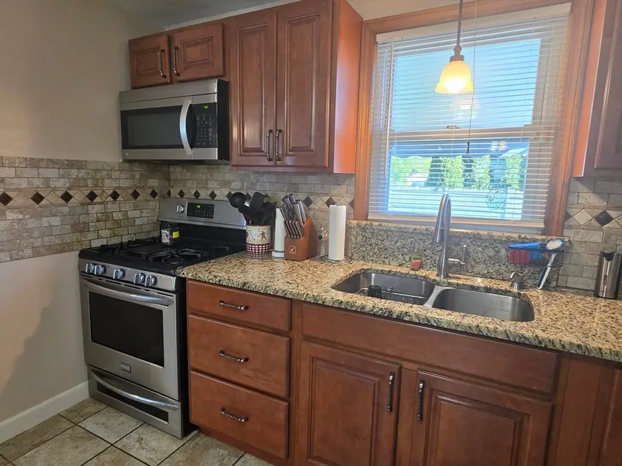 101 Frontenac Street, Chicopee, MA 01020 - #3