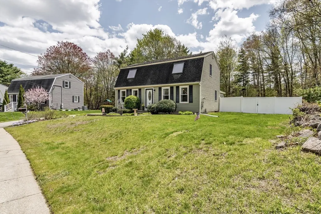 8 Portsmouth Rd, Amesbury, MA 01913 - #1